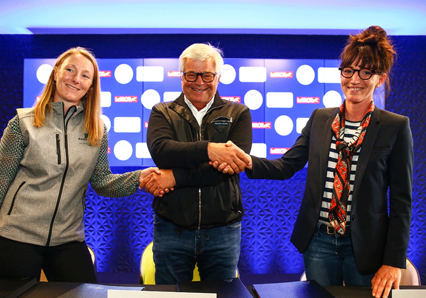 Signature d'un accord de partenariat pour la reconversion des trotteurs en France