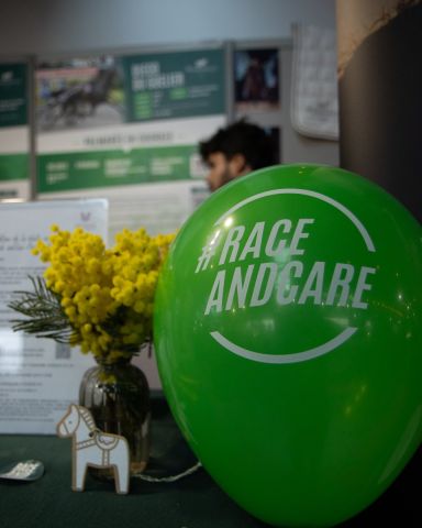 Ballon #RaceAndCare sur un espace de sensibilisation